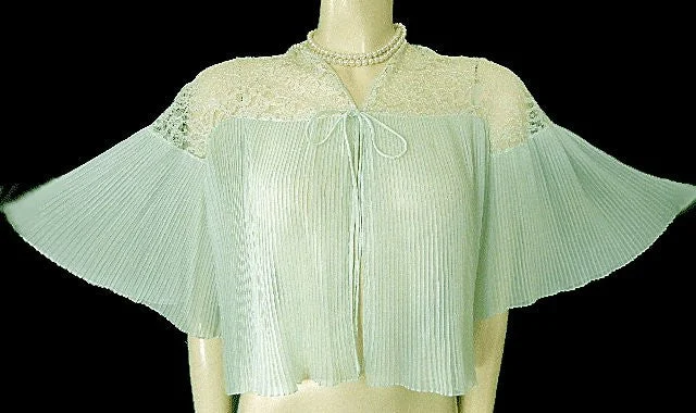 *GLAMOROUS VINTAGE BARBIZON CRYSTAL PLEATED RUFFLED BED JACKET IN SEA FROTH Collared Jacket Crew Neck Jacket Turtle Neck Jacket